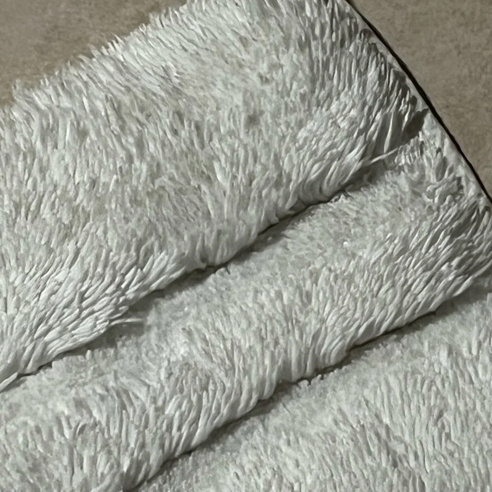 Ralph Lauren small bath rug Size 17 by 25 inches